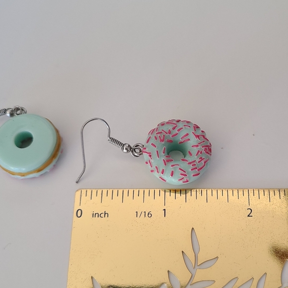 ✨2/$15-Donut Earrings - Picture 7 of 8